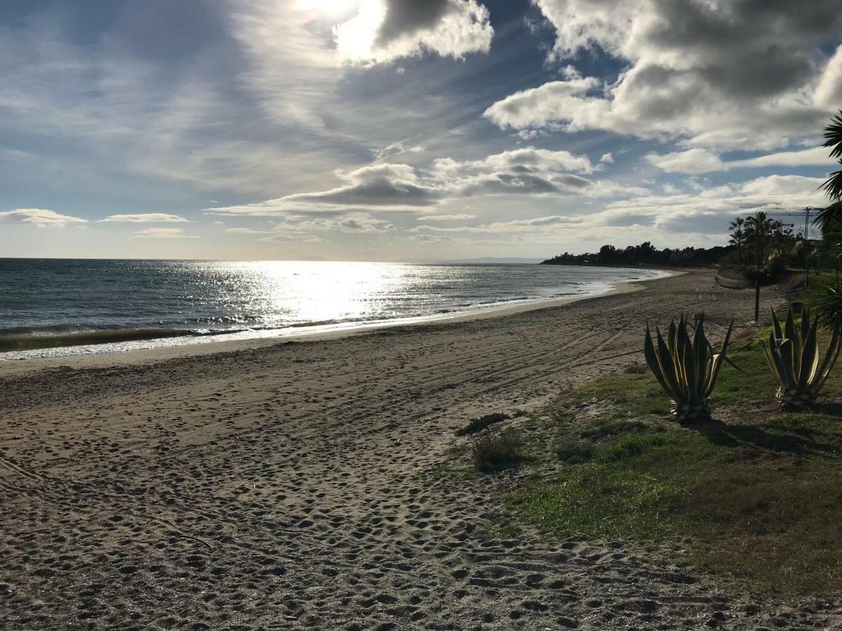 Marbella - Estepona Beach Frontline Apartment エクステリア 写真