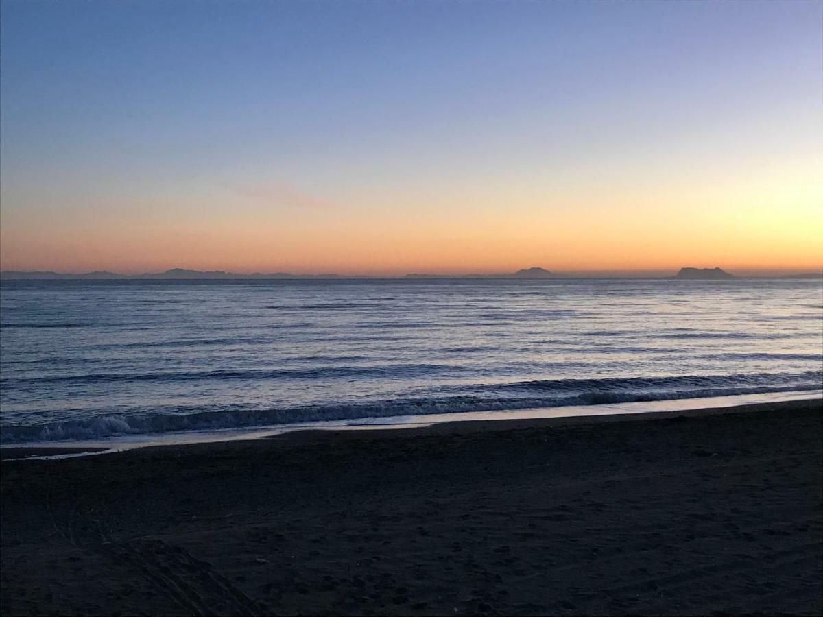 Marbella - Estepona Beach Frontline Apartment エクステリア 写真